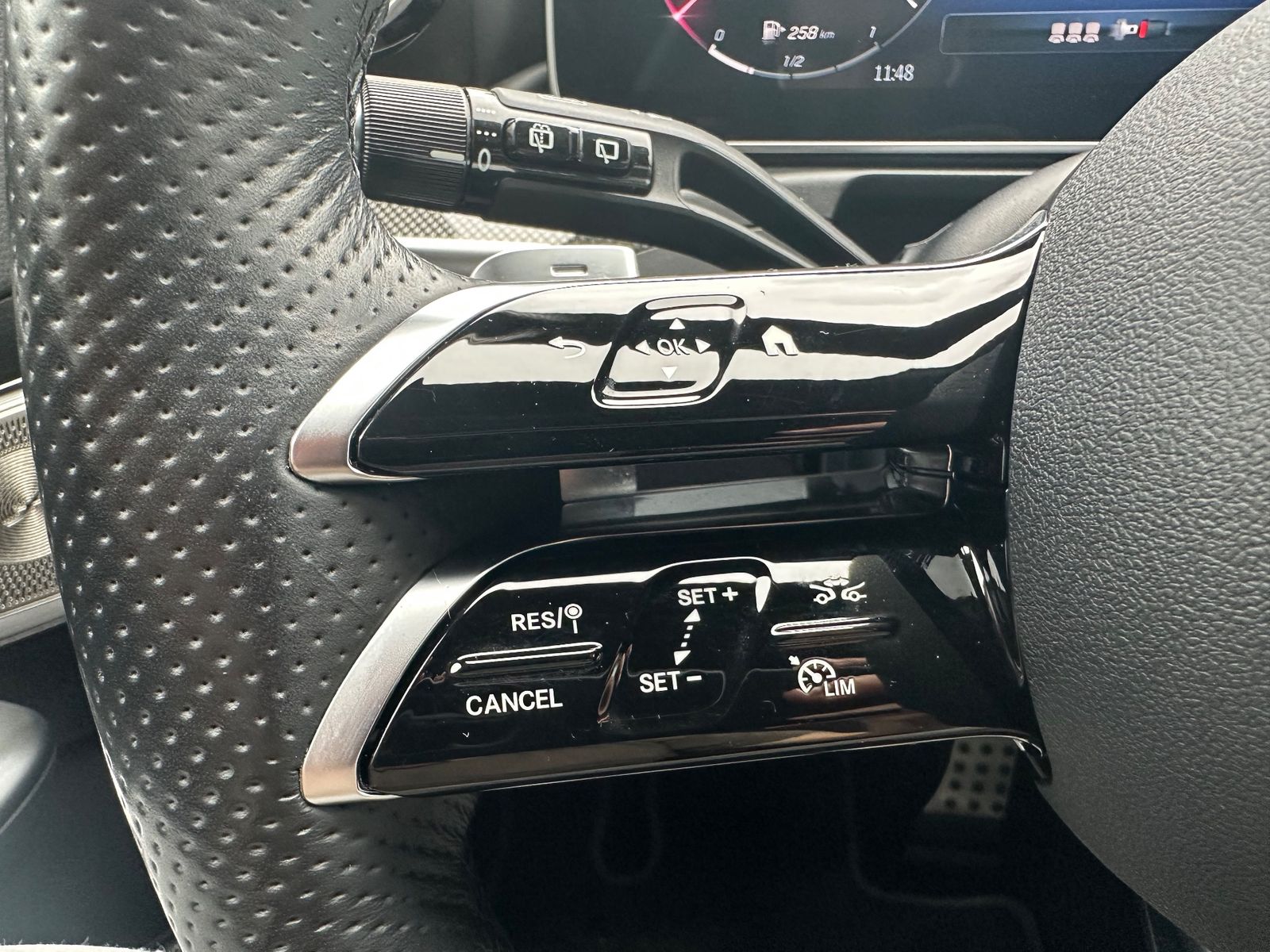 Fahrzeugabbildung Mercedes-Benz C 220d T AMG Line NAV+LED+ACC+KAMERA+PANO+STHZG