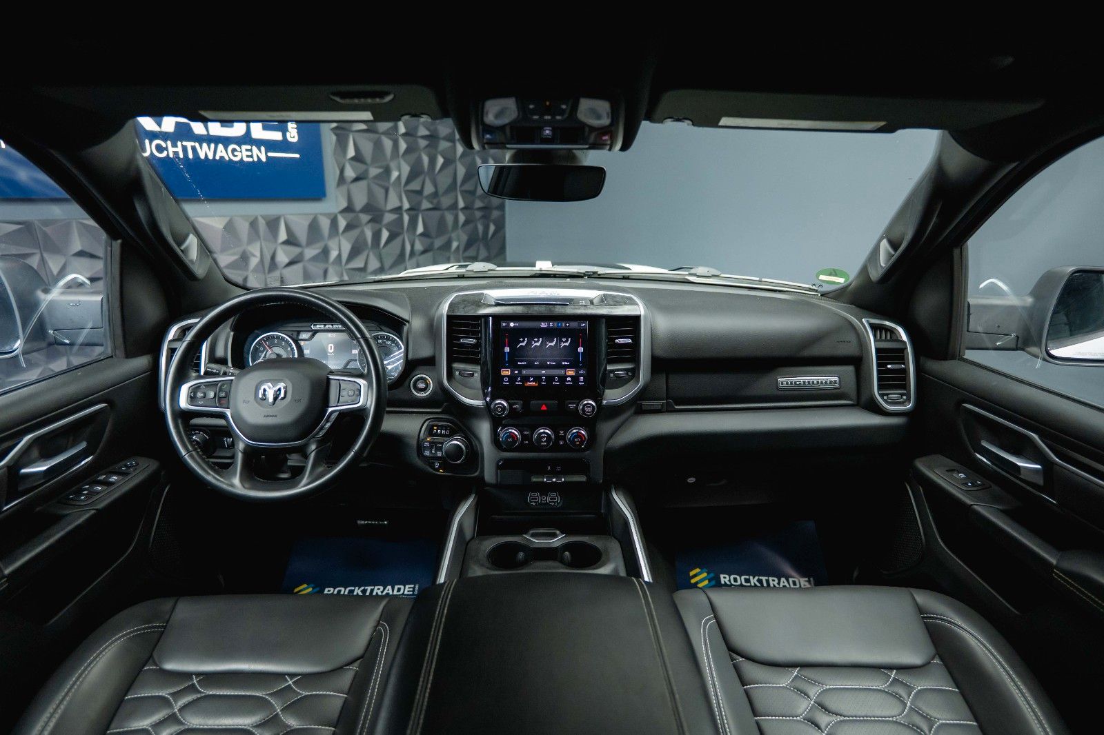 Fahrzeugabbildung Dodge RAM 5.7 V8 HEMI 4x4 LPG Offroad  Night-Paket