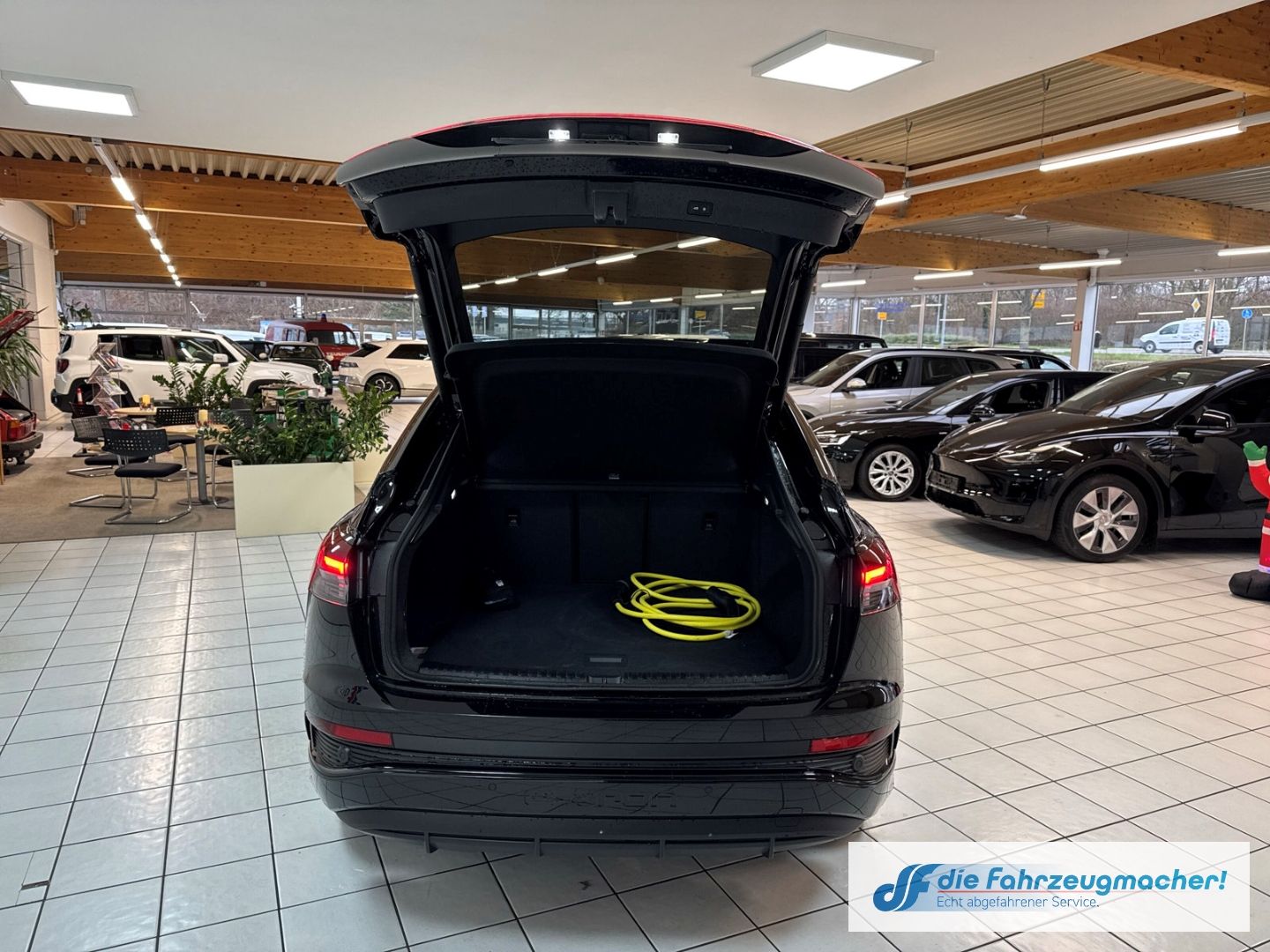 Fahrzeugabbildung Audi Q4 e-tron Sportback 40 Sportpaket AHK-klappbar N