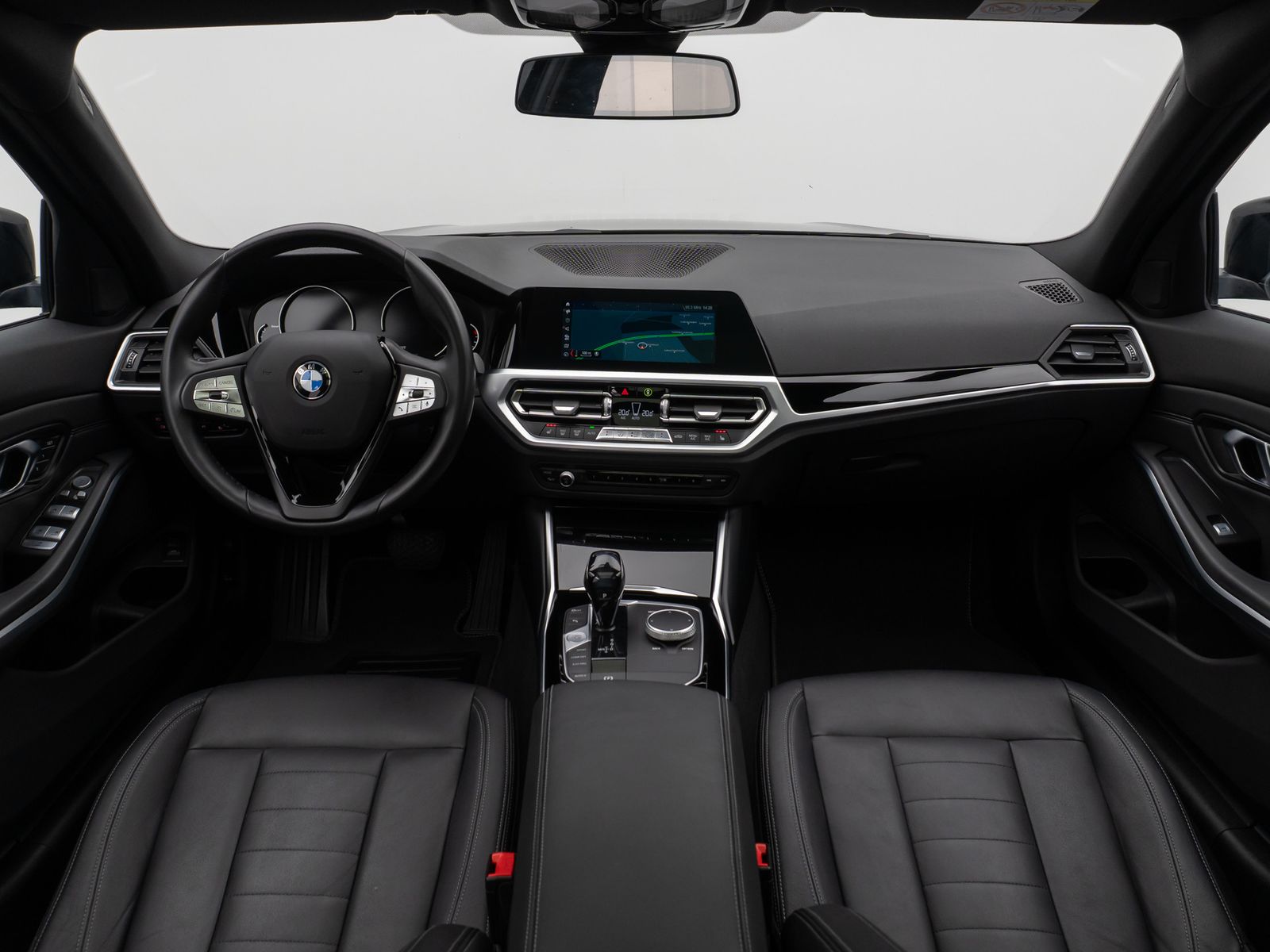 Fahrzeugabbildung BMW 320d Panorama HiFi PDC LED Geschwindigkeitsreg