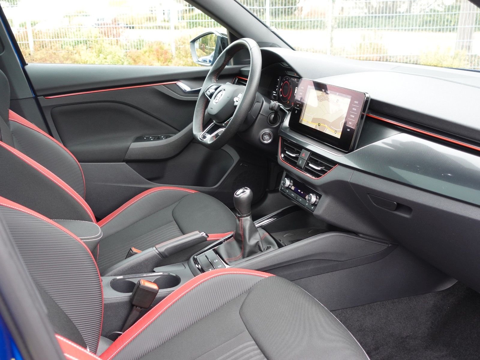 Fahrzeugabbildung SKODA Kamiq 1.5 TSI ACT MONTE CARLO LED/Navi/RFK/18"/.