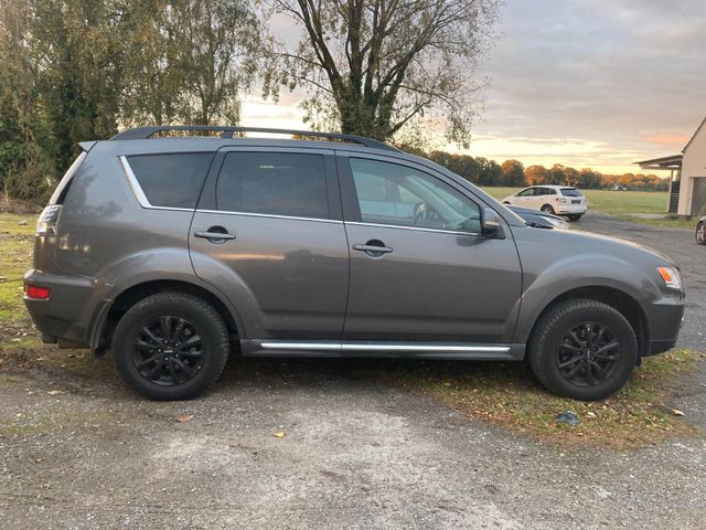 Mitsubishi Outlander 2.4 MIVEC Intense 4WD CVT Intense