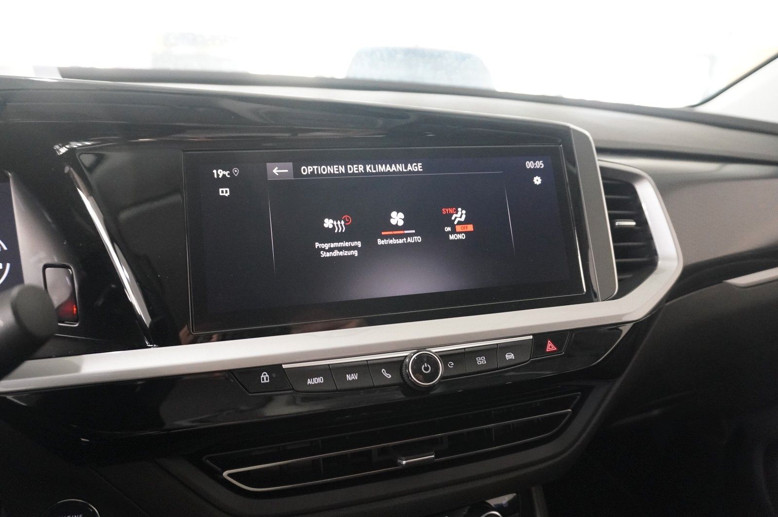 Fahrzeugabbildung Opel Grandland (X) 1.6T GSe 4HYBRID NAVI/LED/KAMERA