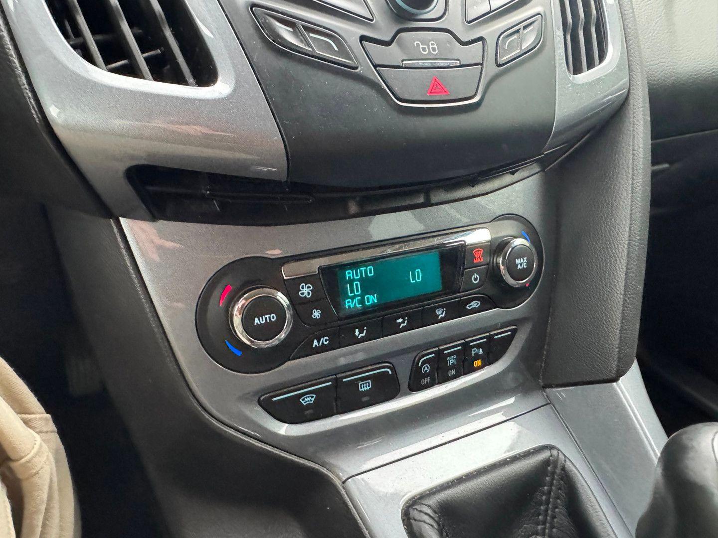 Ford Focus 2013 — photo 20