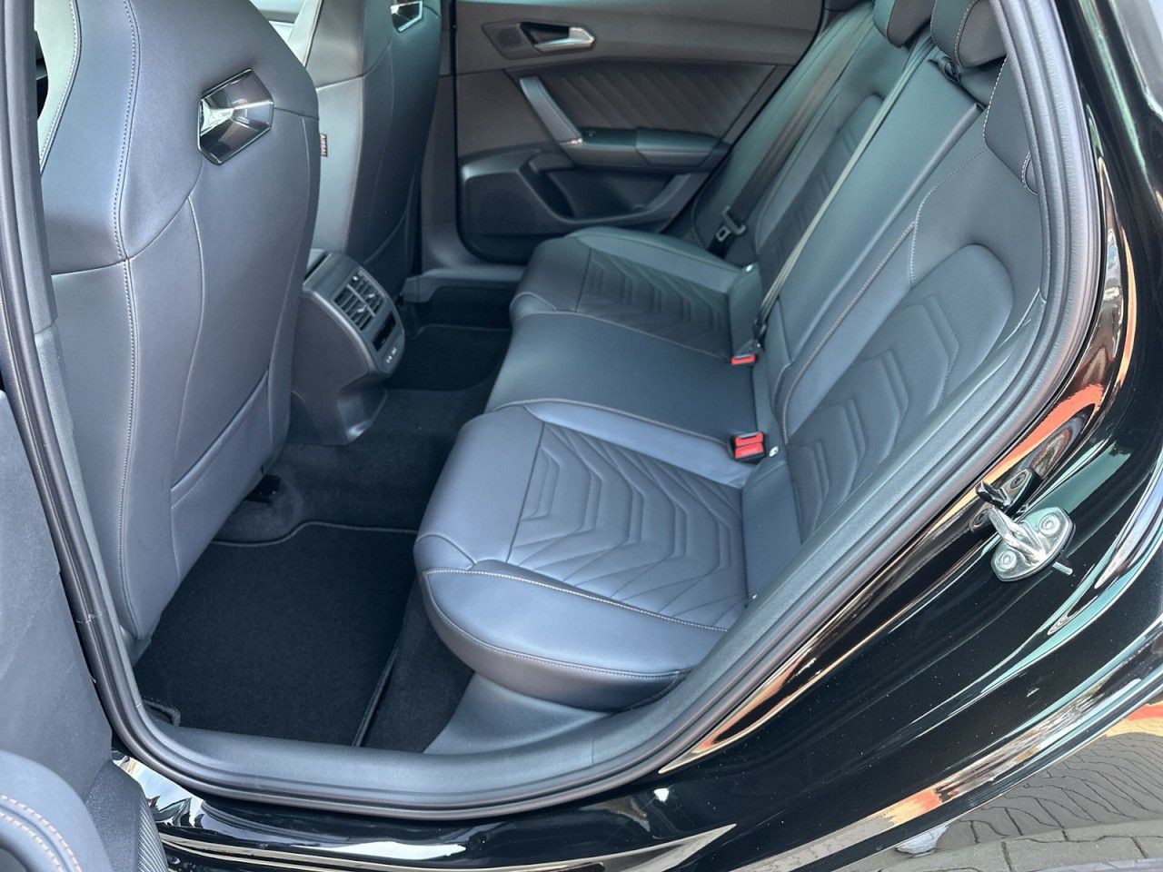 Fahrzeugabbildung CUPRA Leon VZ 2.0 TSI 7-Gang-DSG