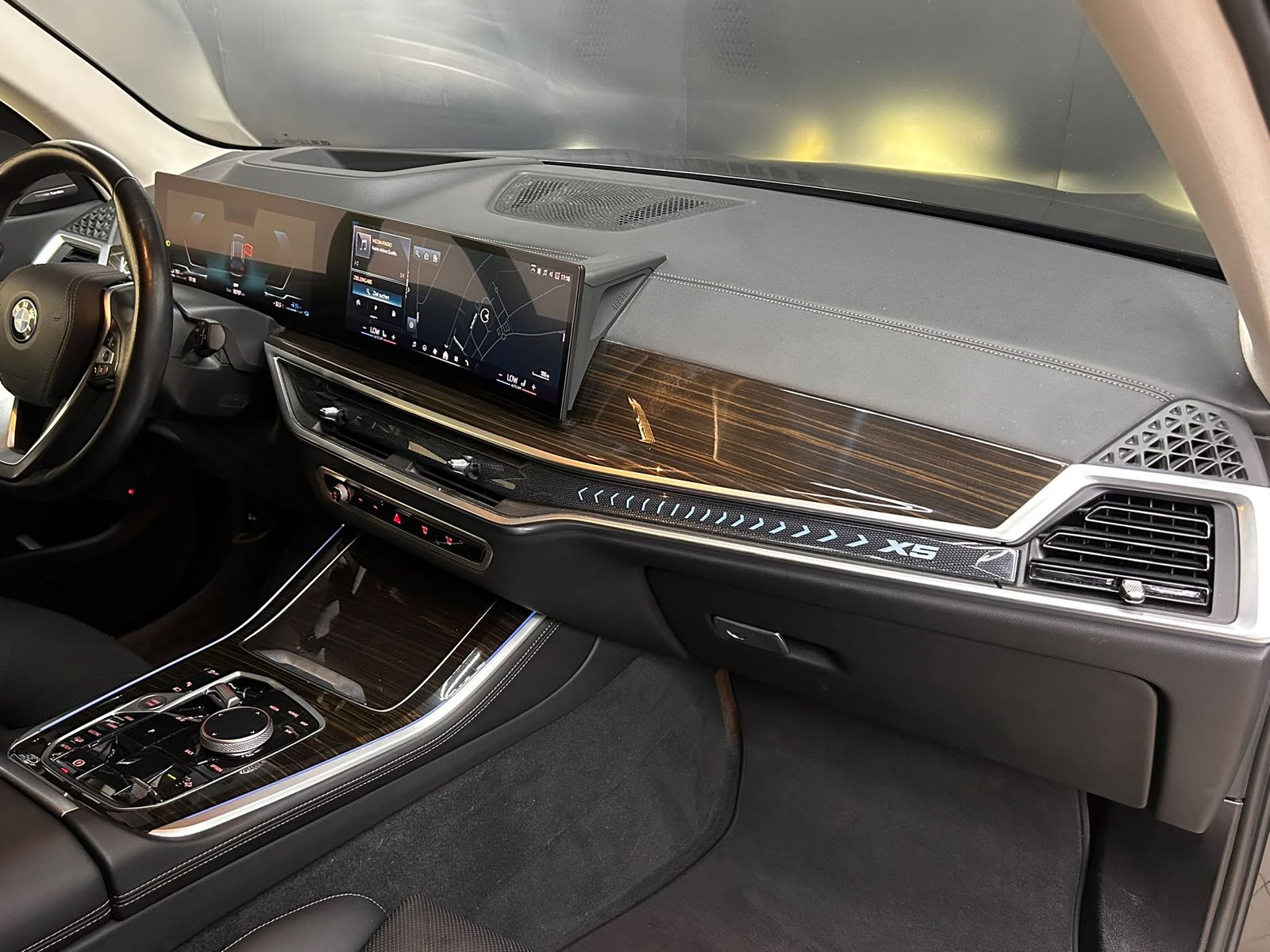 Fahrzeugabbildung BMW X5 50 e xDr PANO+MEMO+LUFT+LED+HEAD+H&K+AHK+360+
