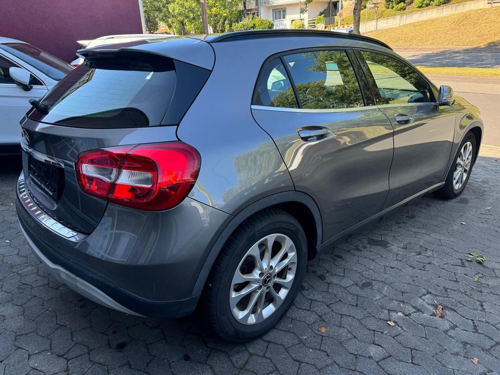 Mercedes-Benz GLA 200