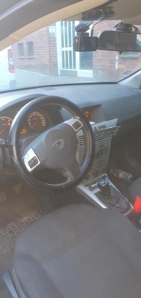 Opel Astra 2009 — photo 5