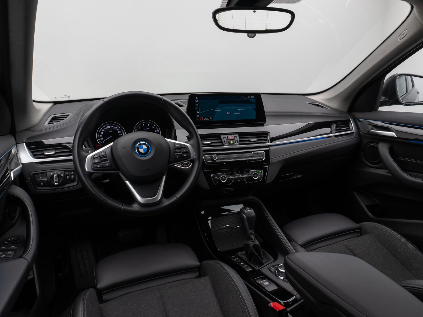 Fahrzeugabbildung BMW X1 xD25e Sport Line Kamera HUD DAB HiFi Komfort
