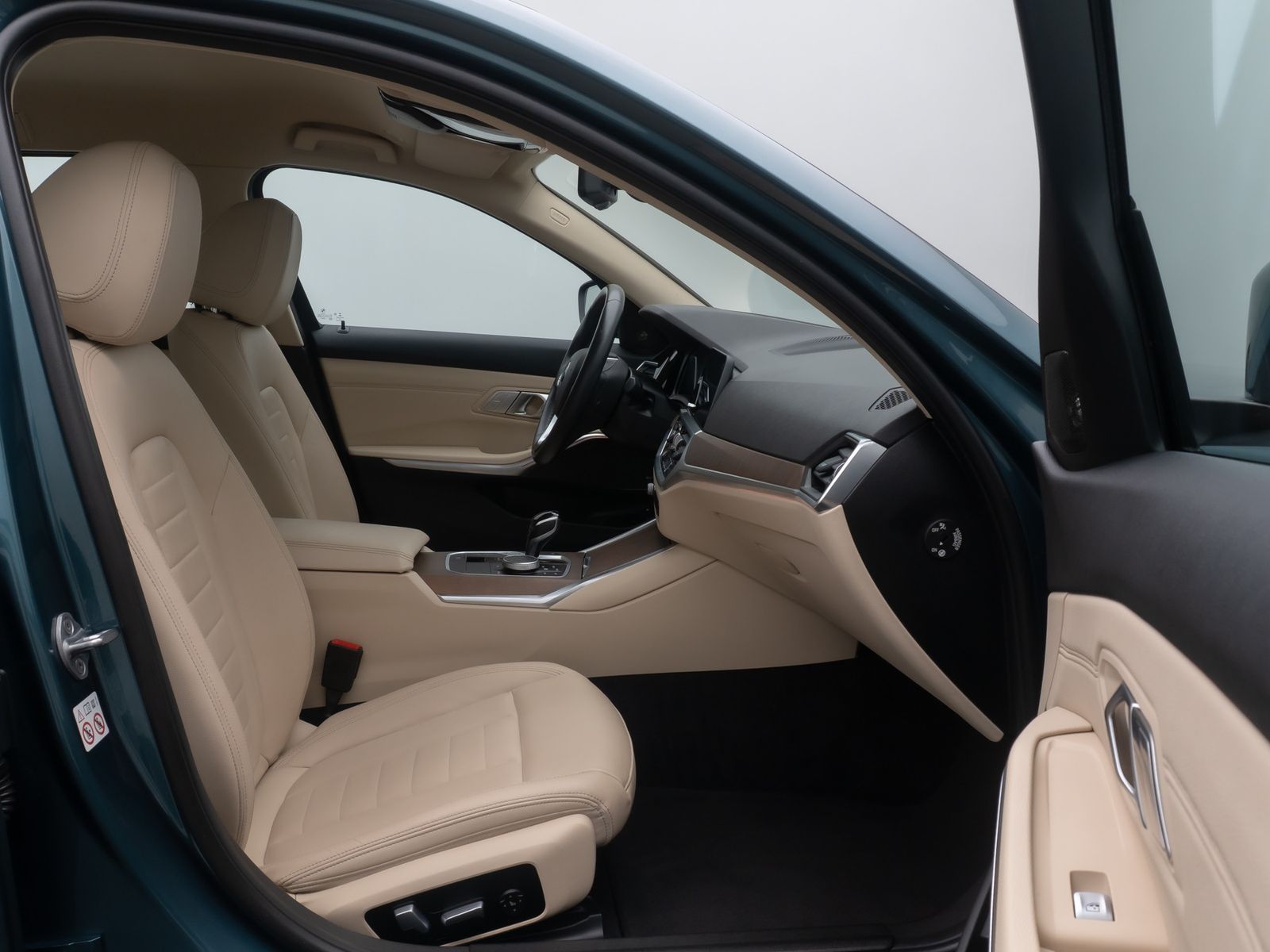 Fahrzeugabbildung BMW 330e xD Alarm HUD H/K DAB Memory Leder Sport