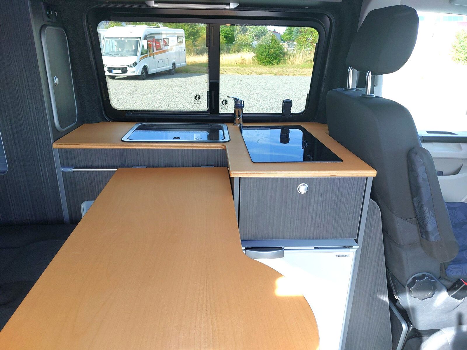 Fahrzeugabbildung Volkswagen Sonstige T6 ähnlich California  Camper