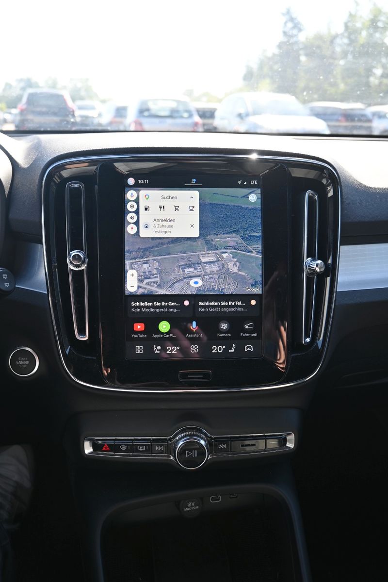 Fahrzeugabbildung Volvo XC40 B3 Benzin Core 2WD*LHZG*360°