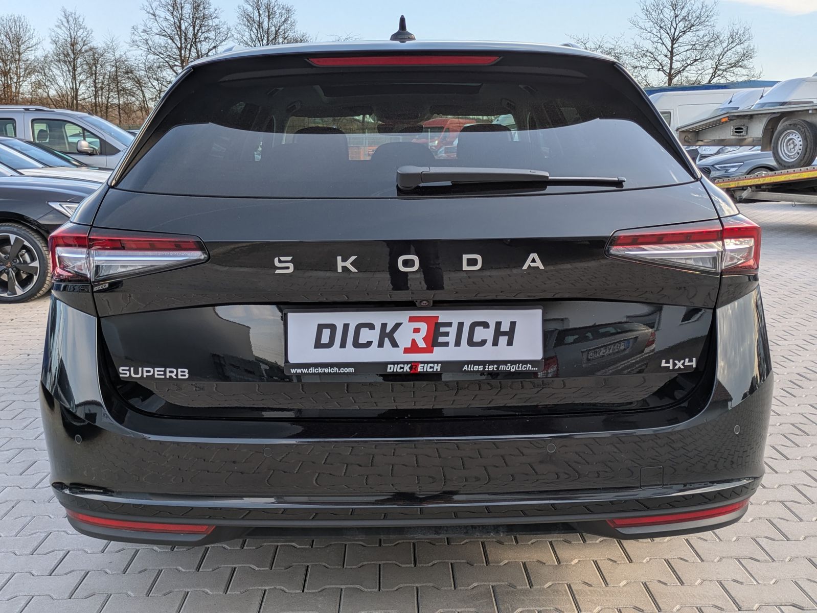 Fahrzeugabbildung SKODA Superb 2.0 TDI 4x4 Selection MATRIX*AHK*PANO*19"