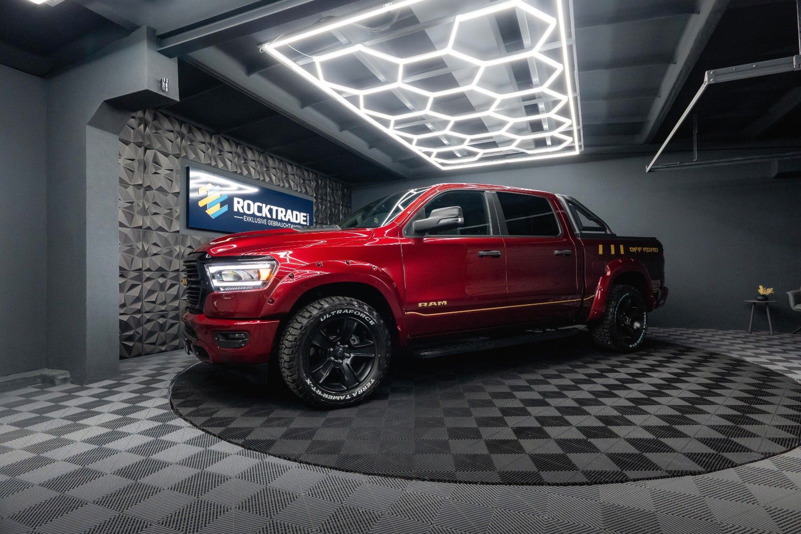 Fahrzeugabbildung Dodge RAM 5.7 V8 HEMI 4x4 OFFROAD Night-Paket *LED*19%