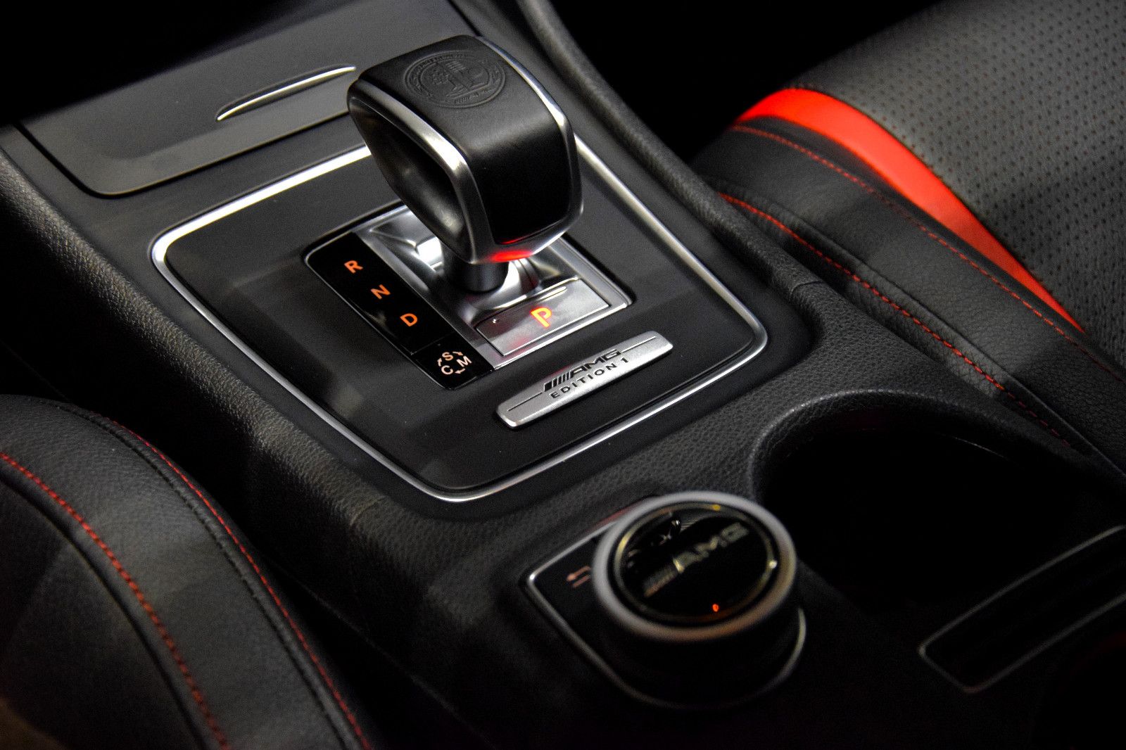 Fahrzeugabbildung Mercedes-Benz A45 AMG EDITION ONE AERO PERFORM PANO DRIVERS