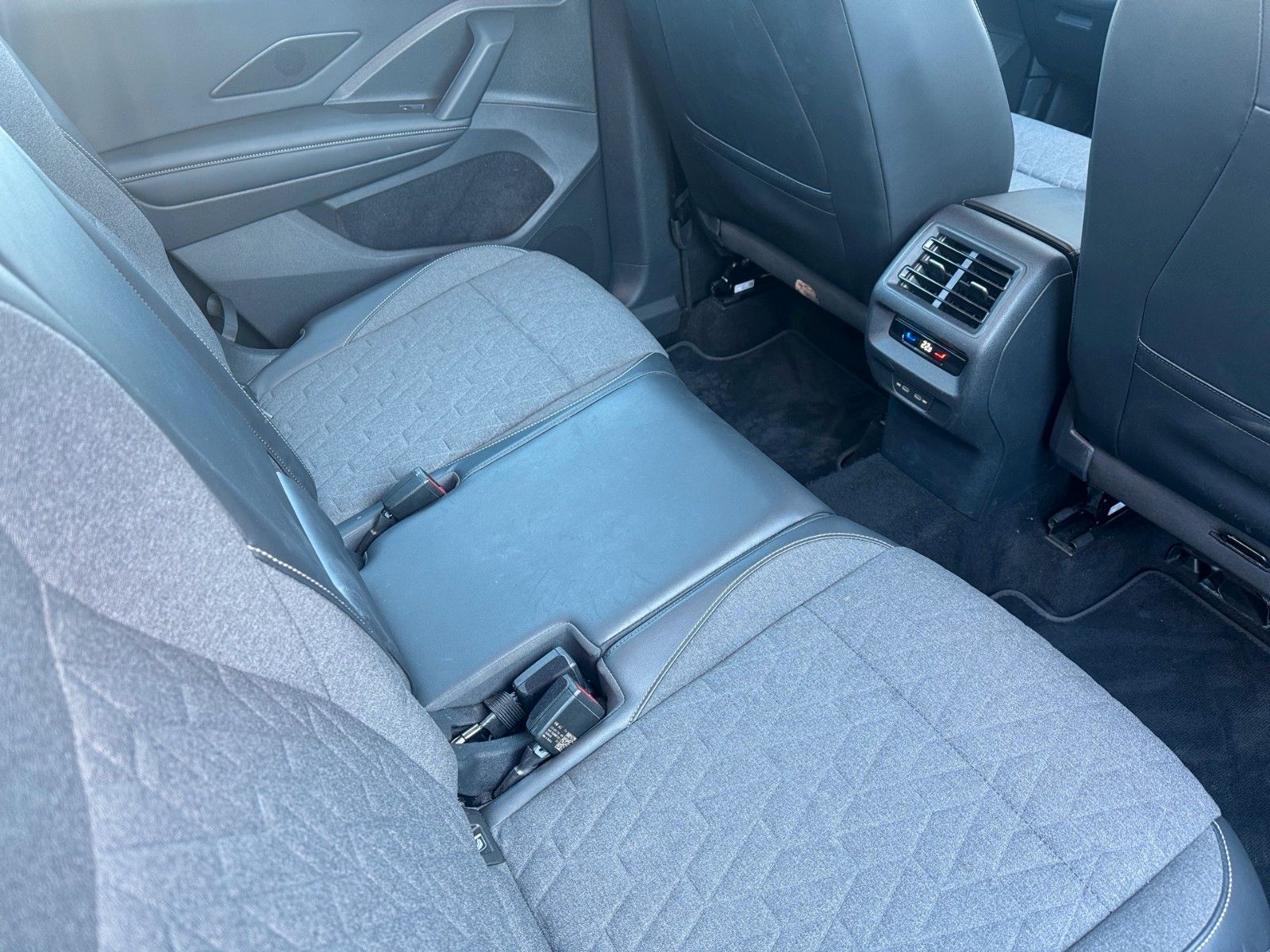 Fahrzeugabbildung Volkswagen Tayron Life 1.5 TSI