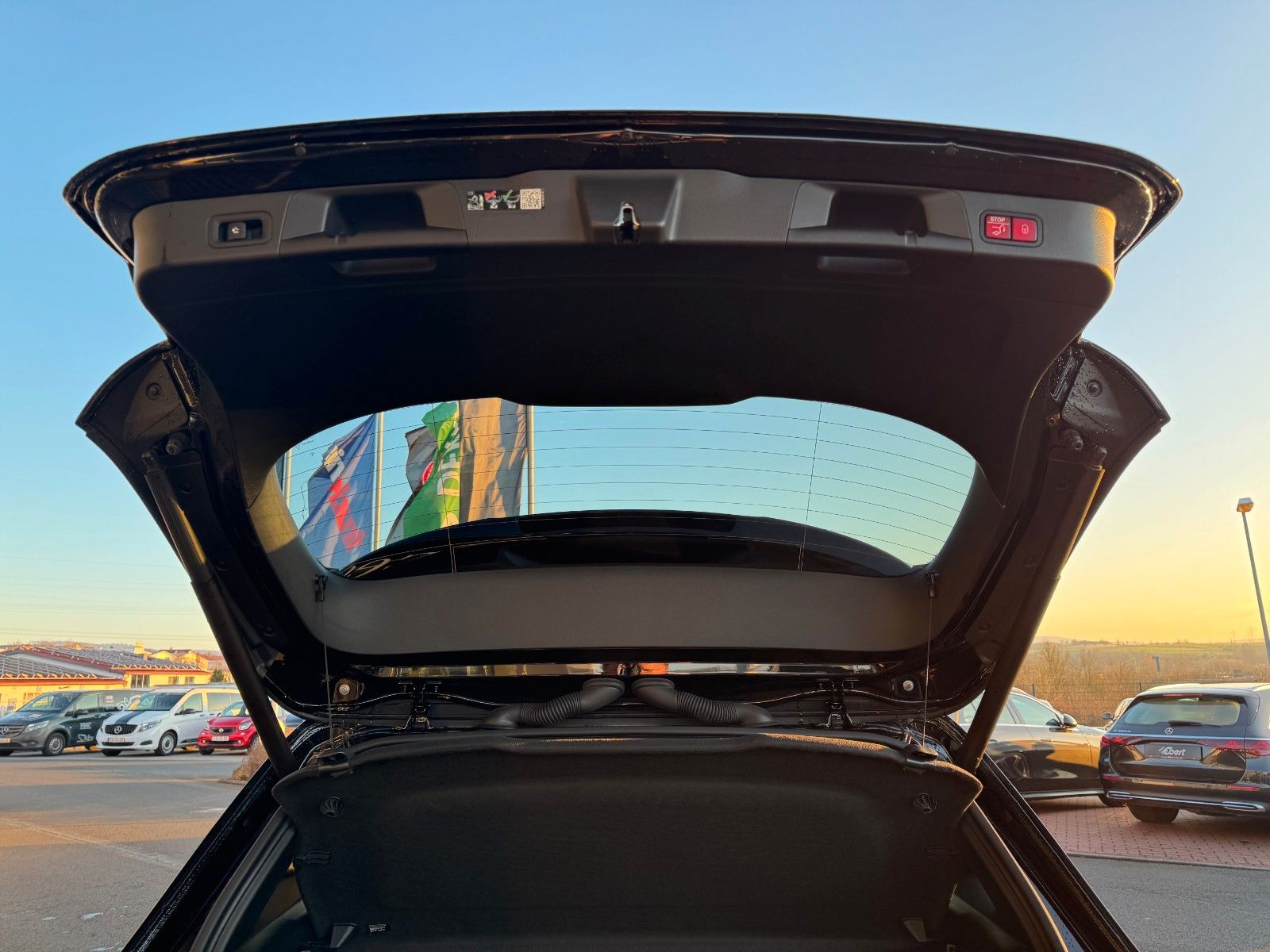 Fahrzeugabbildung Mercedes-Benz B 200 AMG+AHK+Ambiente+RFK+MBUX+Night