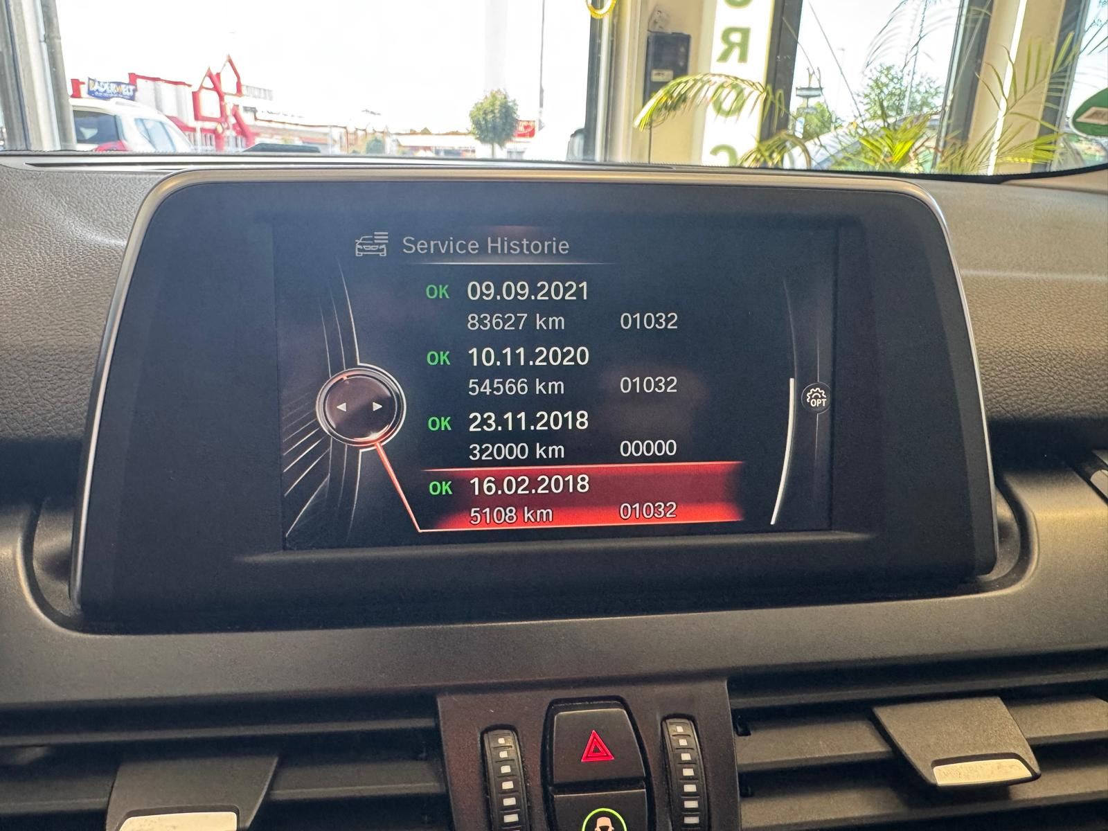 Fahrzeugabbildung BMW 216 Baureihe 2 Gran Tourer 216 d Advantage