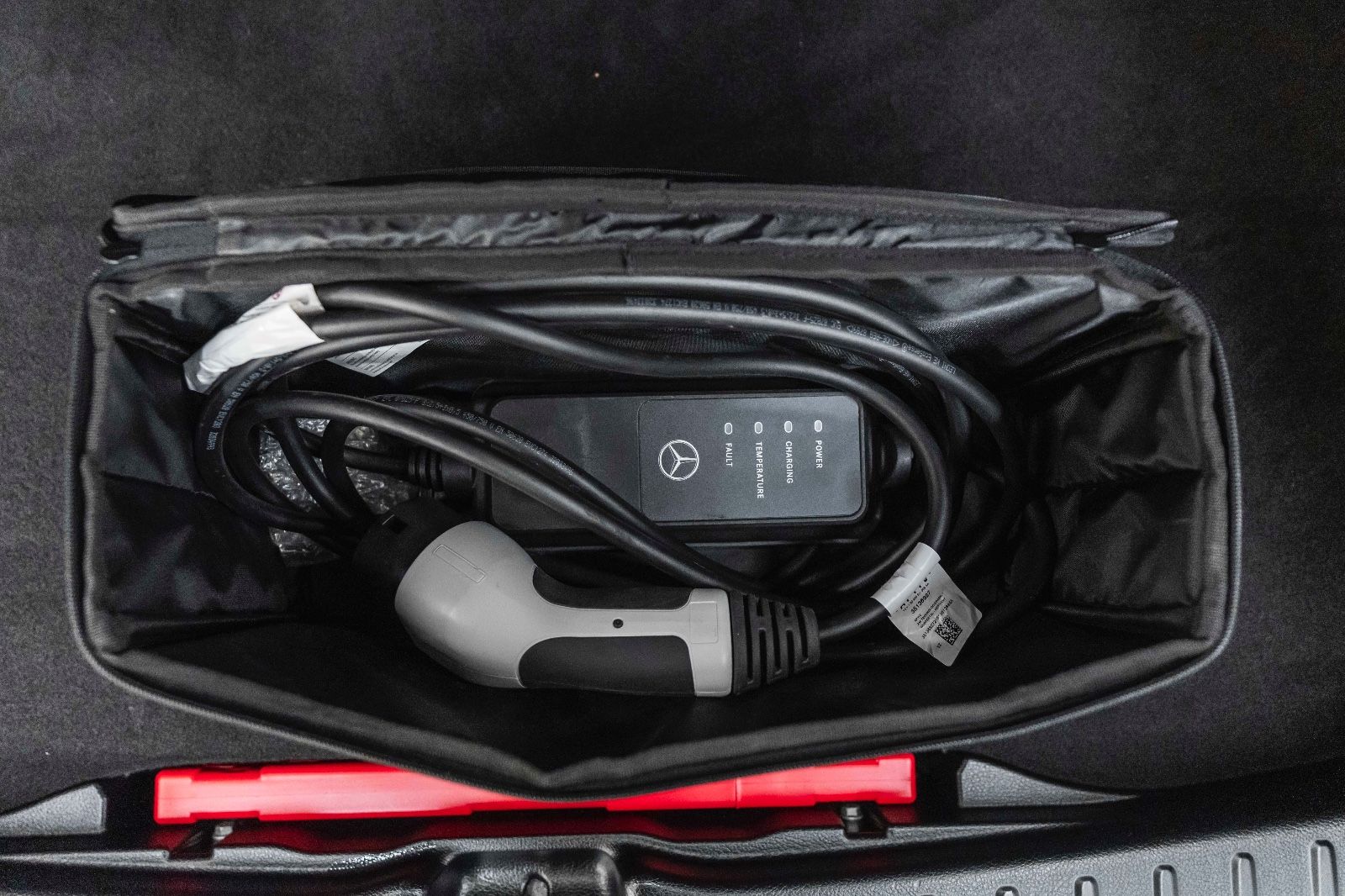 Fahrzeugabbildung Mercedes-Benz GLA 250e PLUG-IN ACC LED KAM TOTW KEYLESS GO NAV