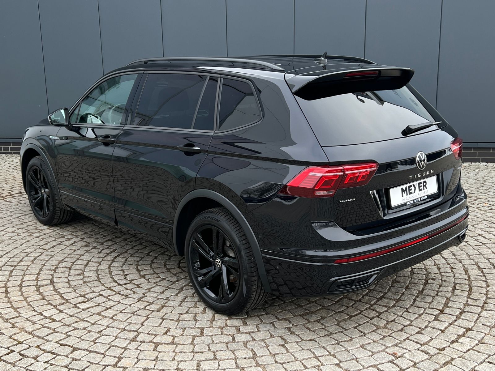 Fahrzeugabbildung Volkswagen Tiguan Allspace R-Line 2.0 TDI DSG 4MOTION *AHK,