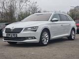 Skoda Superb Combi Style Panorama*Leder* - Skoda Superb aus 2016 mit Diesel-Antrieb: Kombi