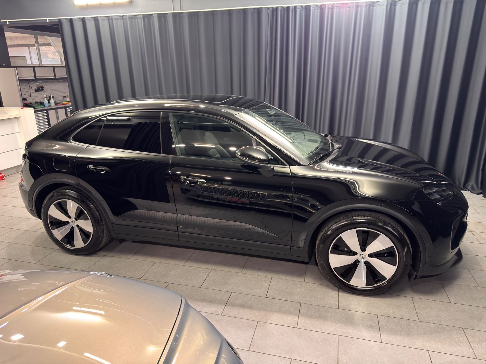 Fahrzeugabbildung Porsche Macan Electric 4|BOSE|PANORAMA|KAMERA|