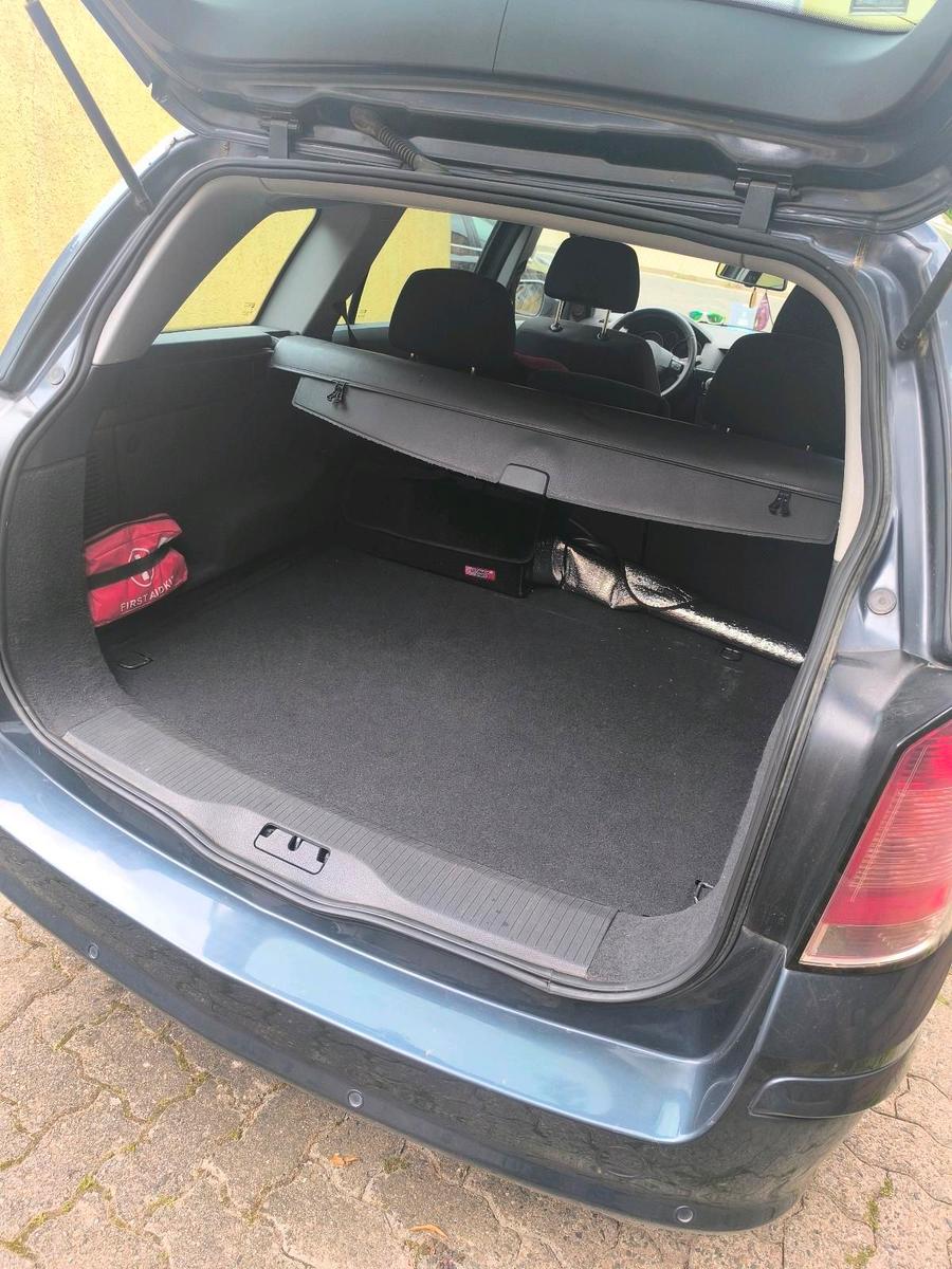 Opel Astra 2010 — engine 116 HP (85kW)