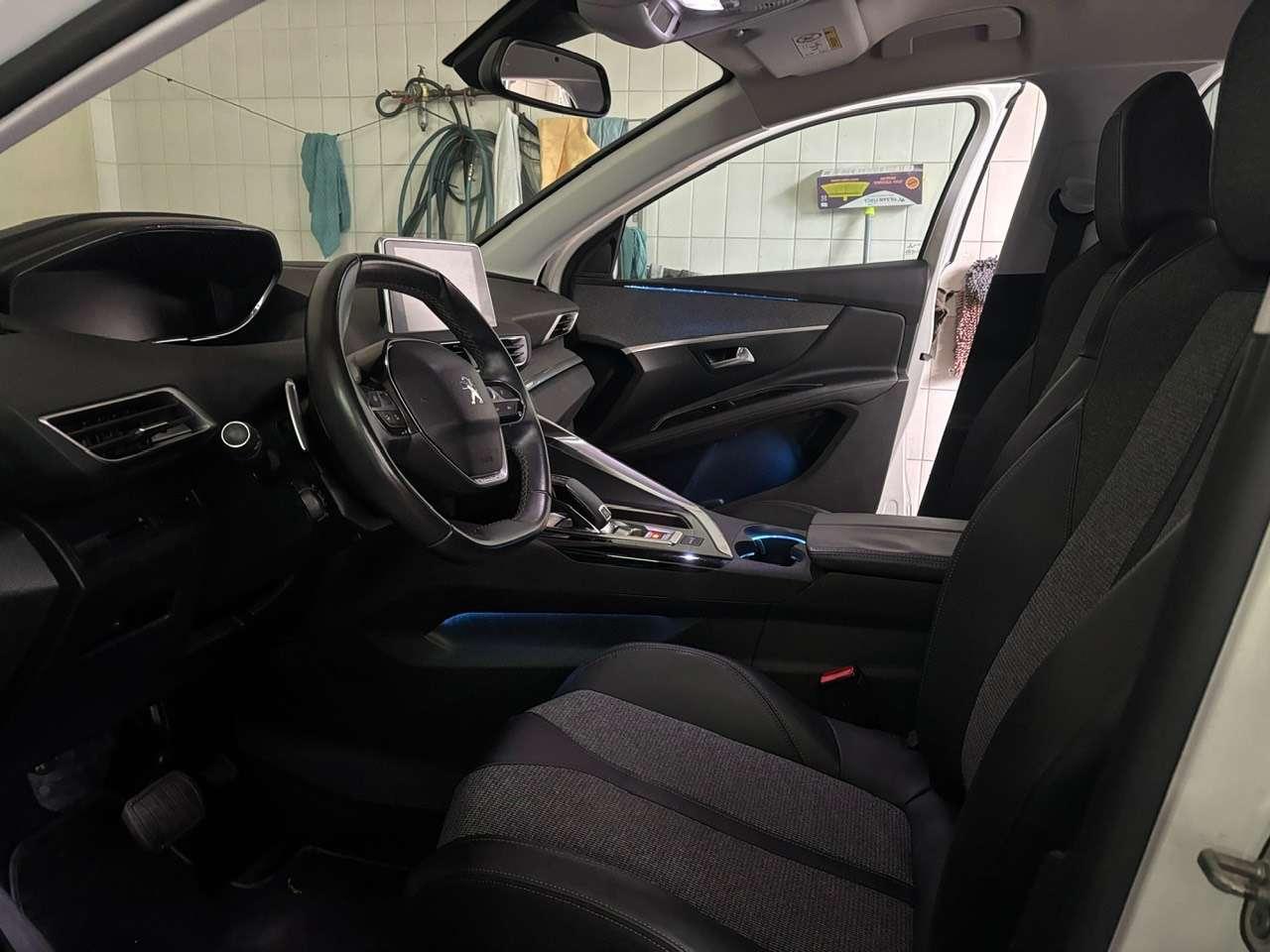 Peugeot 3008 1,2 / e-THP / PureTech / Automatik /  Allur