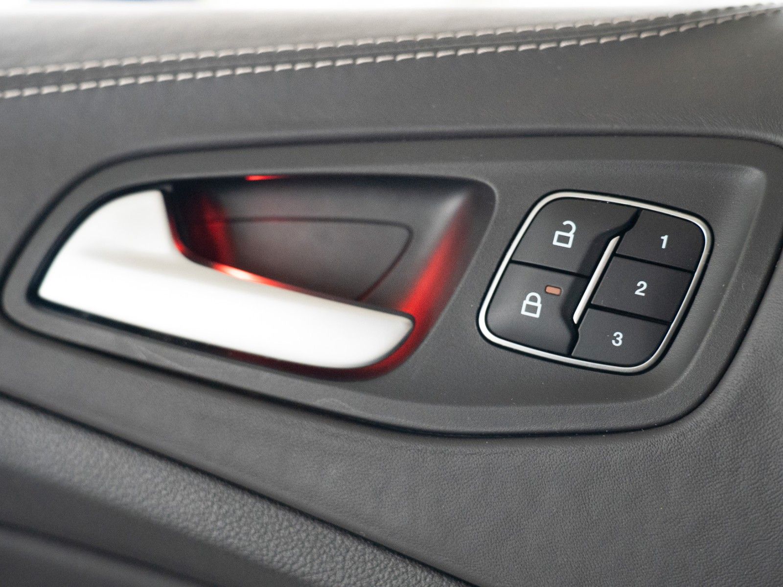 Fahrzeugabbildung Ford Kuga Vignale/4x4/AUTOMATIK/KAMERA/NAVIGATION/LED