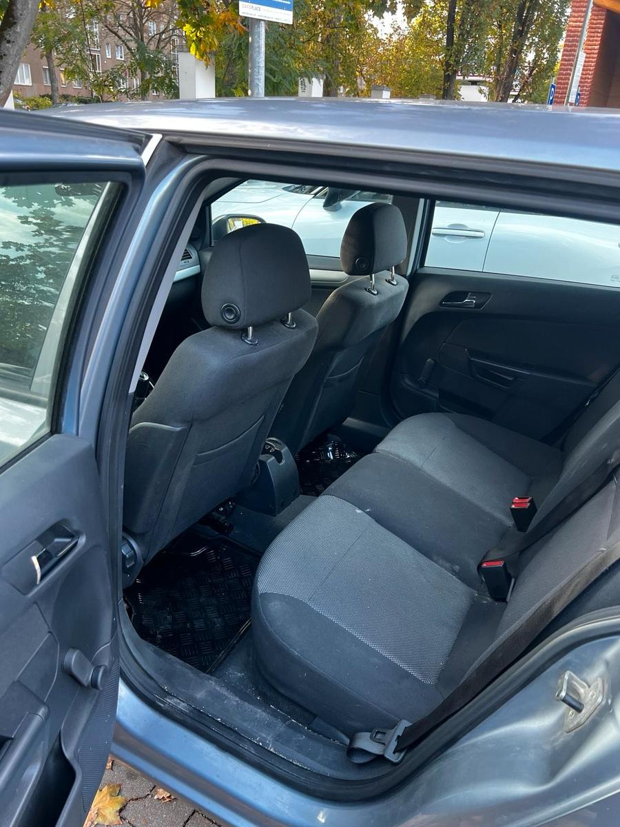 Opel Astra 2009 — photo 9