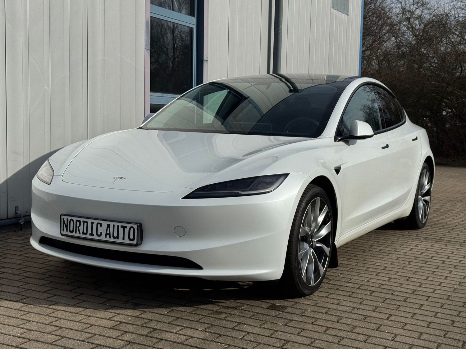TESLA Model 3 Highland Long Range AWD +8fachbereift