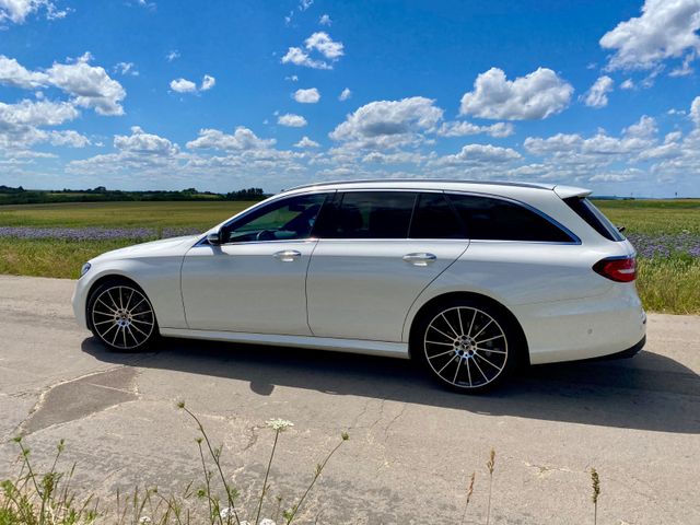 MERCEDES-BENZ E 200 T AMG+AHK+KEYLESS+20"+NAVI