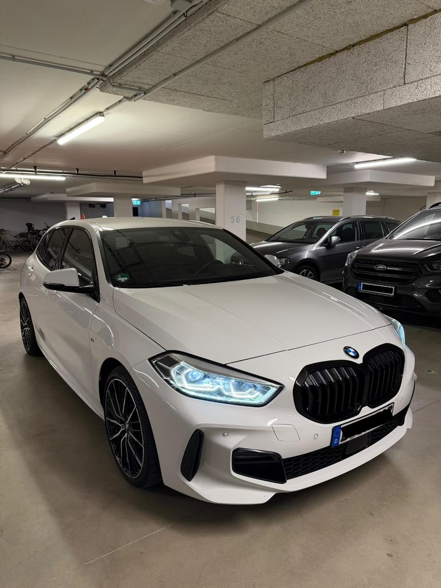 BMW 120d xDrive M Sport Head-Up-Display Digital-Cock