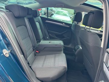 Bild 19 VW Passat Lim. *DGS*PANOdach*Masagesitz*