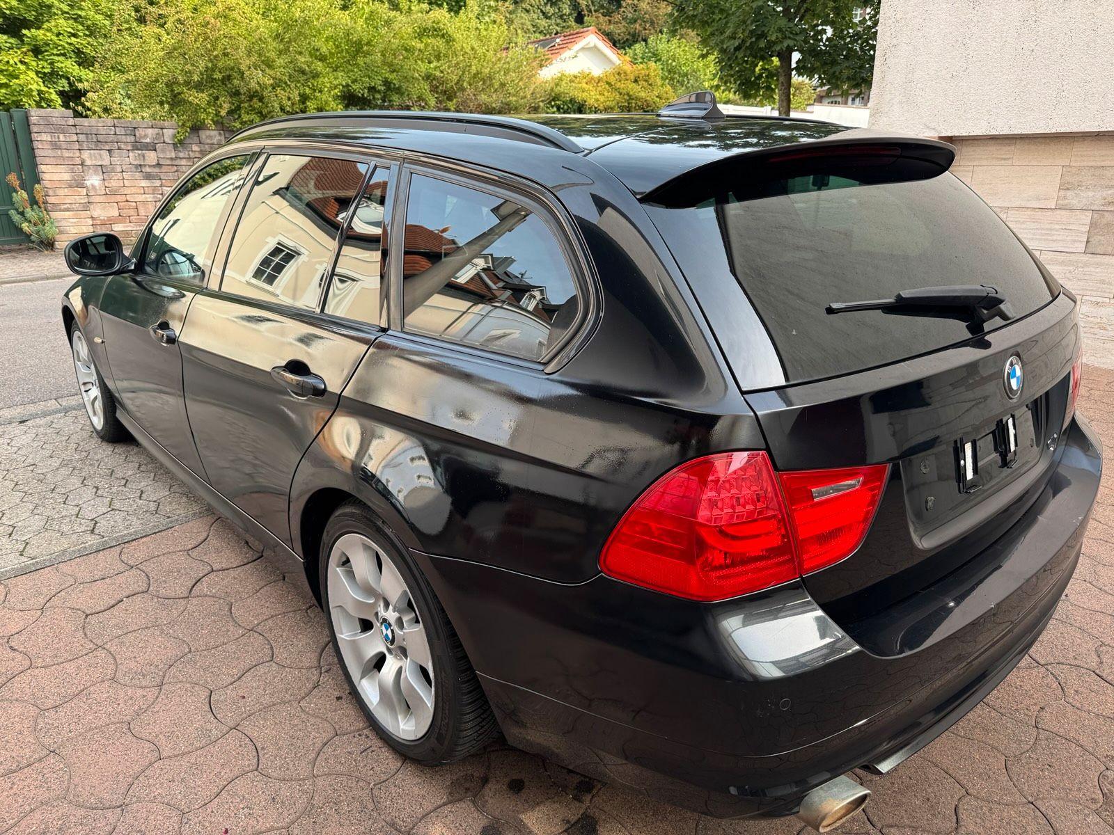 BMW 320 2011 — interior