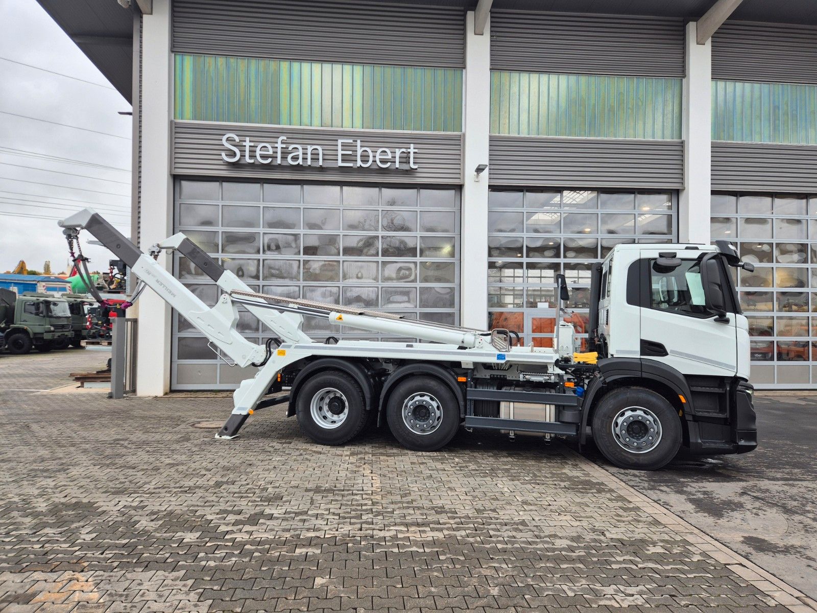 Fahrzeugabbildung Iveco AD260S40X/P Meiller AK16. T Funk AHK