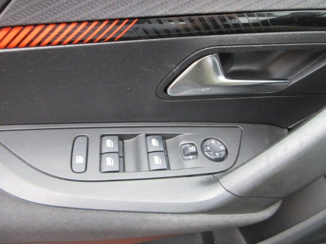 Fahrzeugabbildung Peugeot 2008 Active Pack 1.2T LED/NAVI/PDC/R´CAM/TEMPO