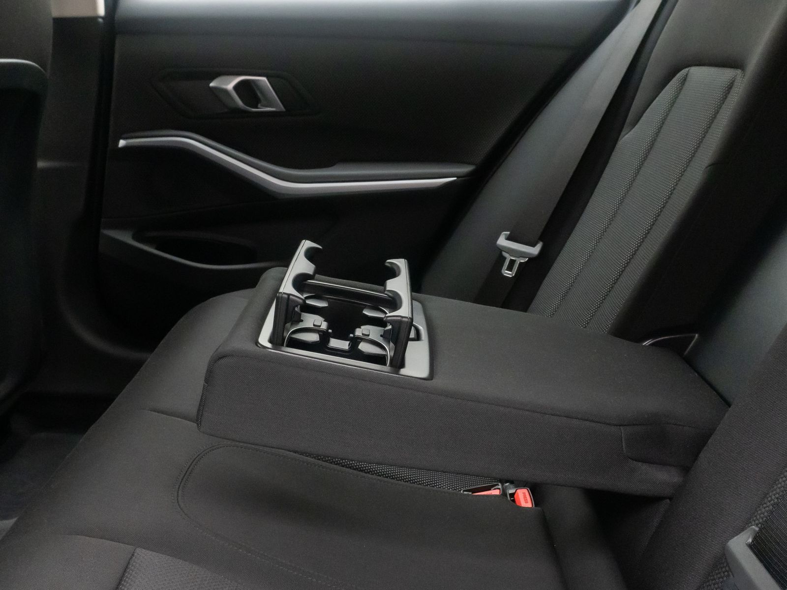 Fahrzeugabbildung BMW 318i Alarm DAB Kamera Sportlenkrad CockpitPlus
