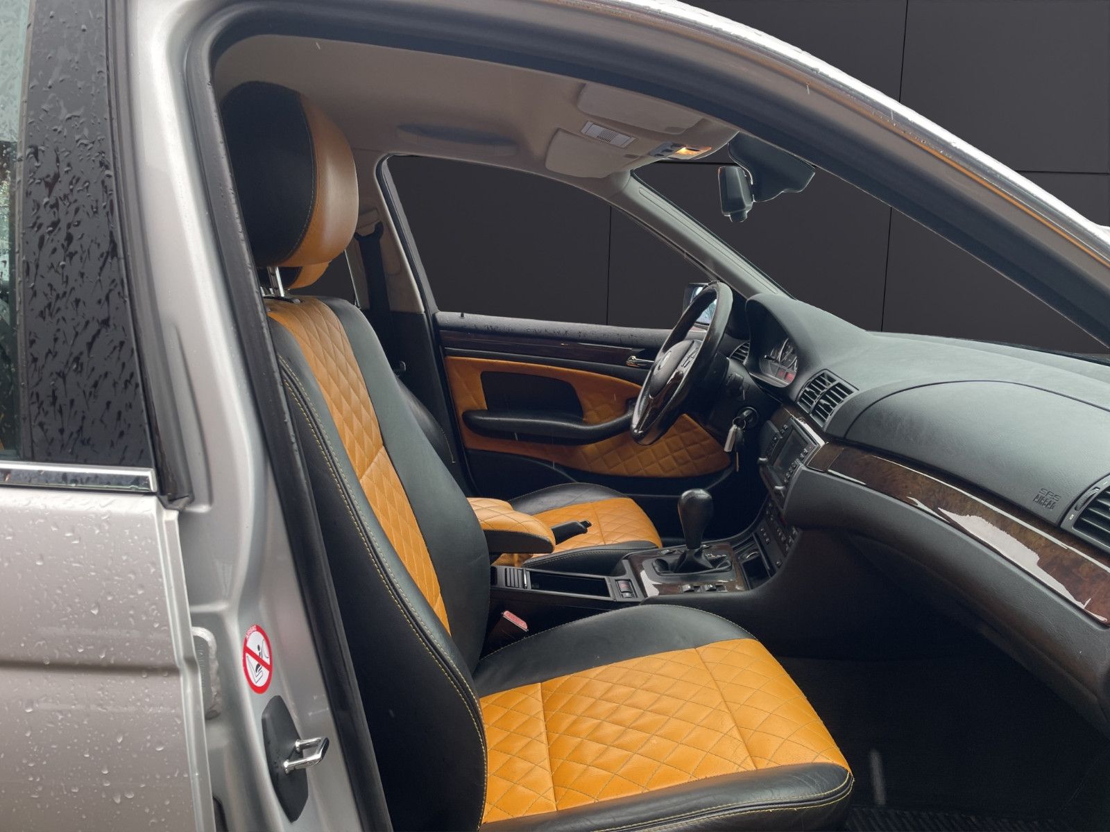 Fahrzeugabbildung BMW 320 Lim. Navi*Xenon*Shzg*Klimaauto