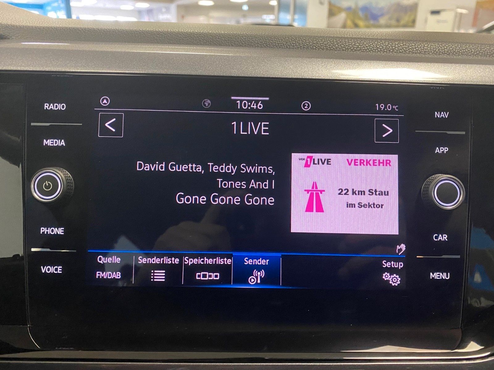 Fahrzeugabbildung Volkswagen Polo 1.0 TSI DSG Highline+NAVI+voll LED+PDC vo+h