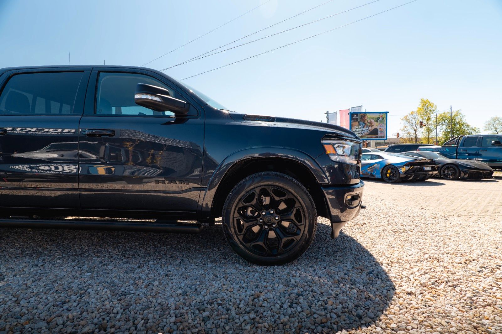 Fahrzeugabbildung Dodge RAM 5.7 V8 HEMI 4x4 NIGHT-Paket LARAMIE 22 Zoll