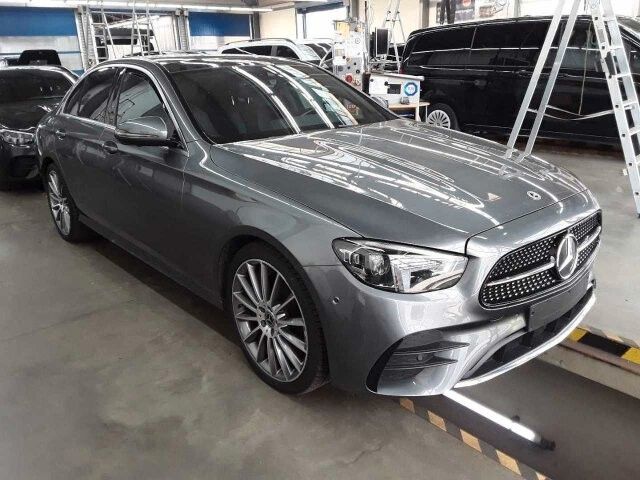 Fahrzeugabbildung Mercedes-Benz E 220d AMG+Pano+MultiBeam+Ambiente+TotW+360