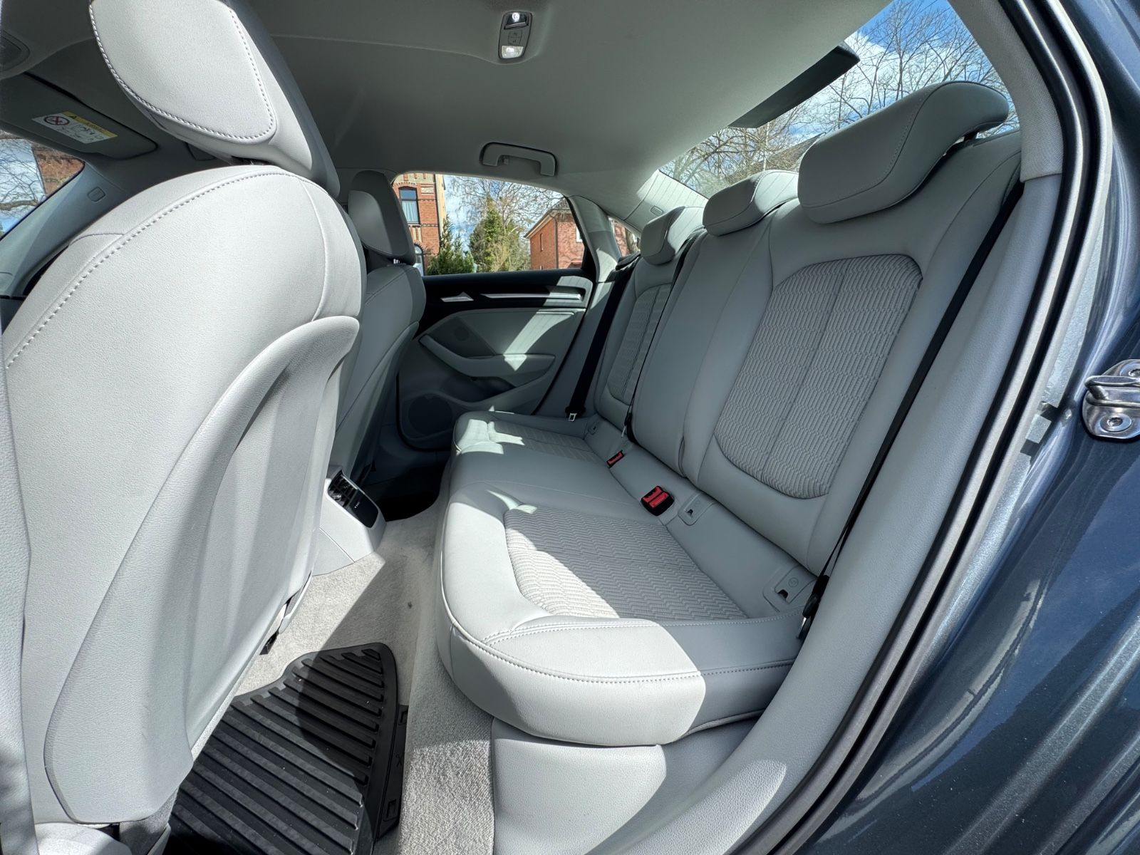 Audi A3Limousine*Sitzheiz*Parkass.*BT*Teilleder*