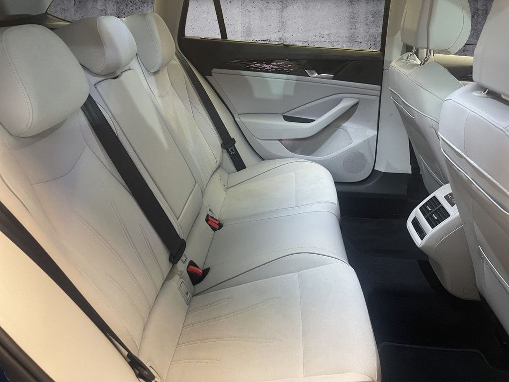 Volkswagen Passat Variant - Bild 12