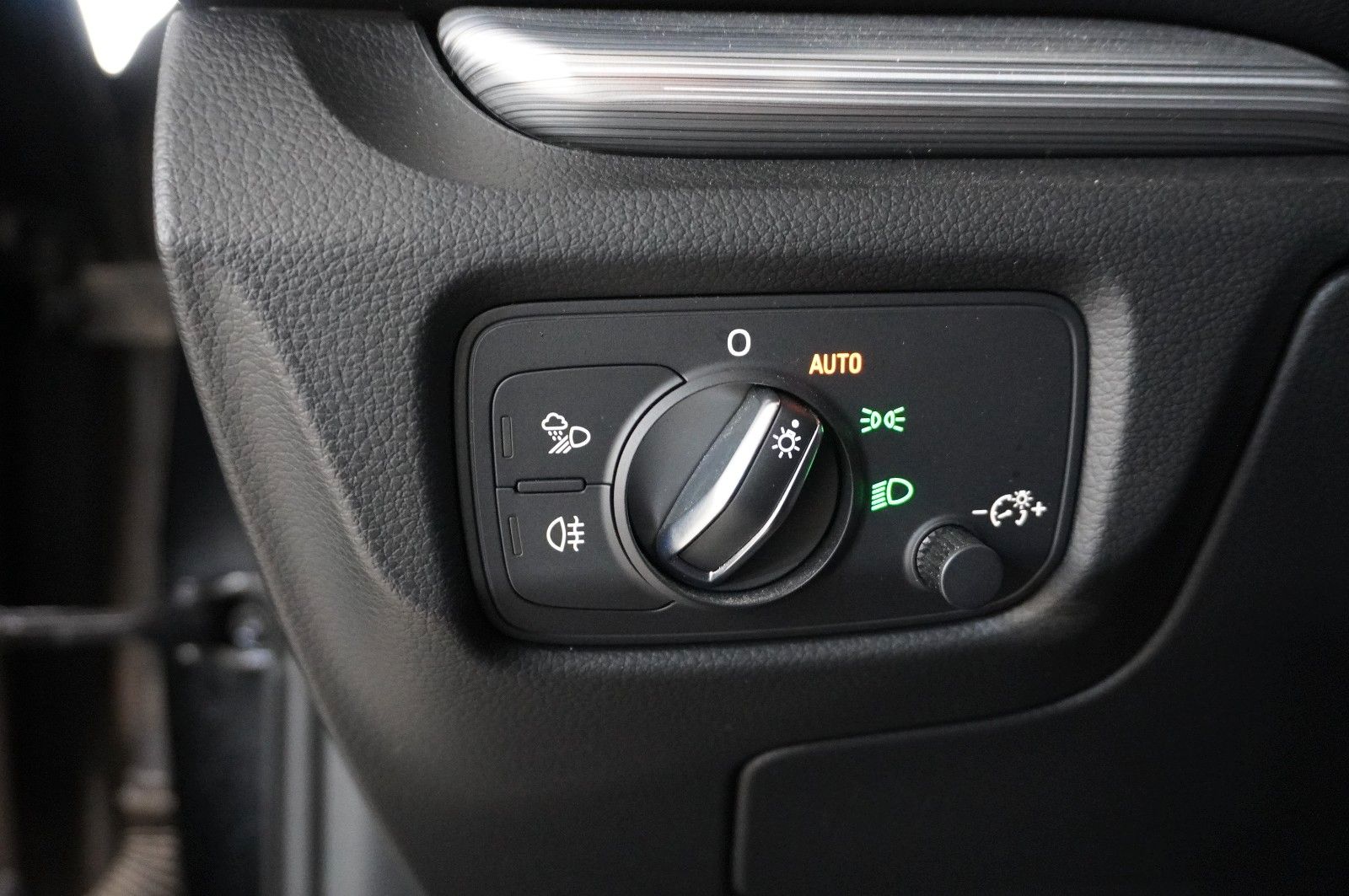 Fahrzeugabbildung Audi A3 Sportback 30 TDI S-LINE NAVI/LED/SH/SPORT/PDC