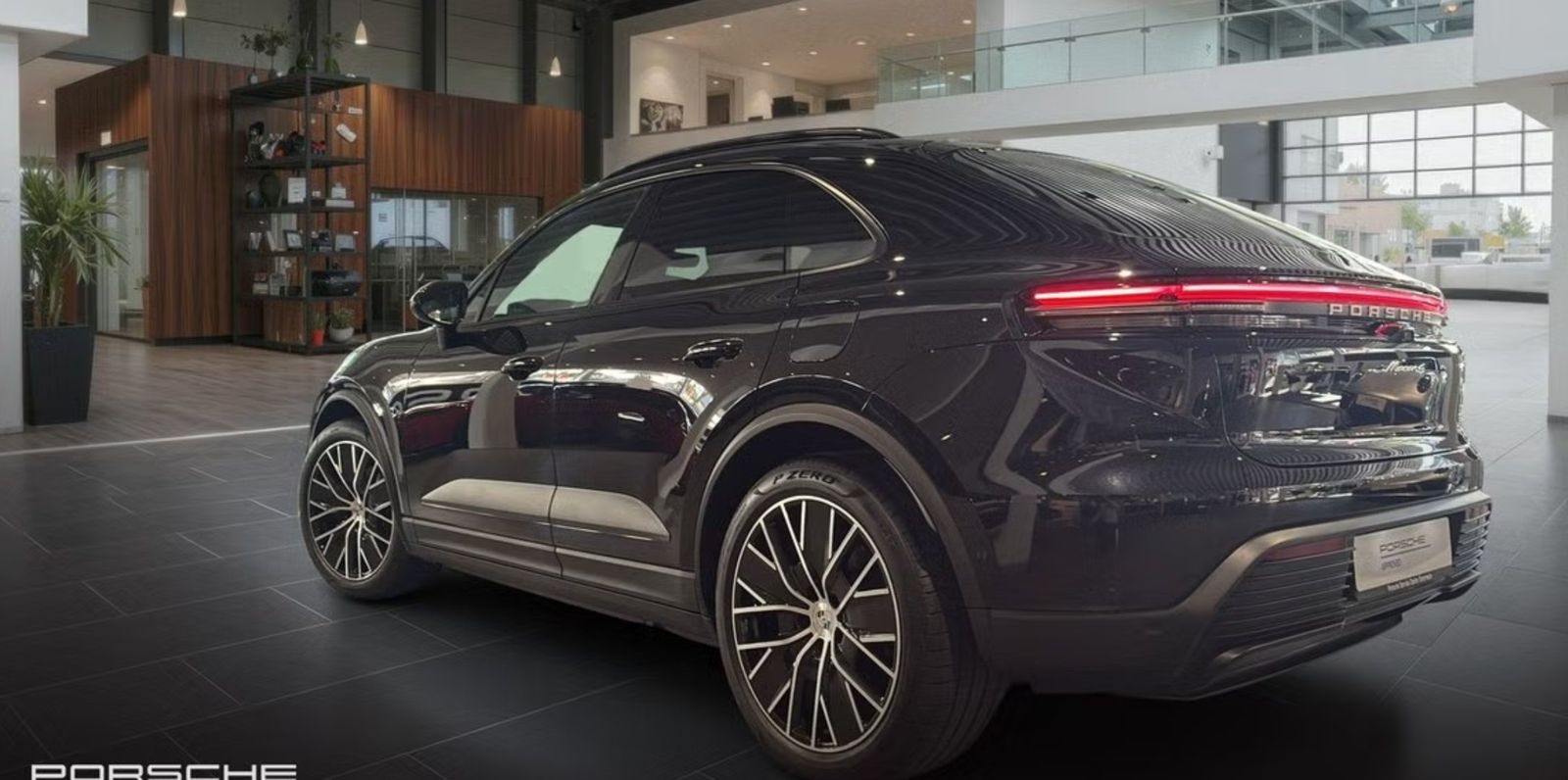 Porsche Macan Electric 4 foto 2