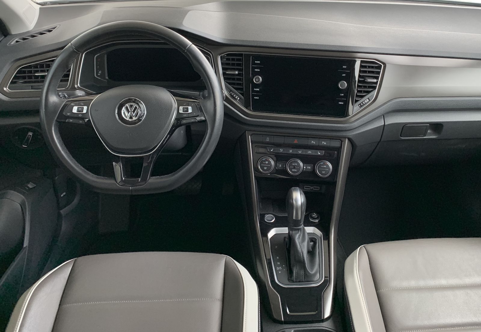 Fahrzeugabbildung Volkswagen T-Roc 2.0 TDI*Style*Leder*LED*STHZ*ACC*Side*Cam*