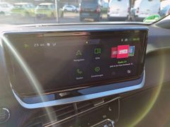 Fahrzeugabbildung Peugeot 2008 GT Pure Tec 130 EAT8, Schiebedach, Navi