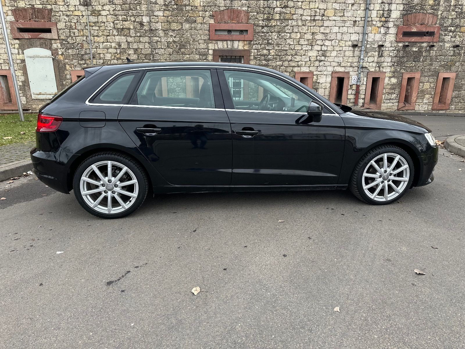 Fahrzeugabbildung Audi A3 SPORTBACK AMBITION*AUTOM+LEDER+KAMERA+KEYL.*