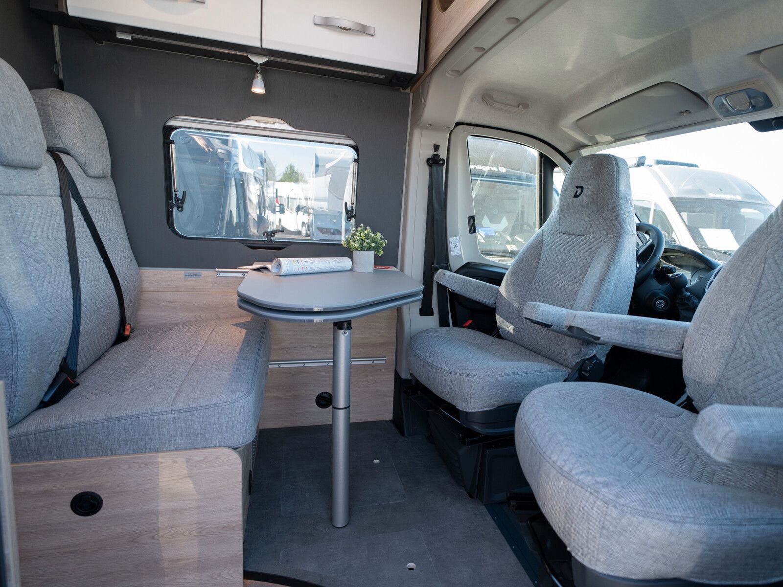 Fahrzeugabbildung Dethleffs Globetrail 640 ES Fiat Heckauszug/Rahmenfenster
